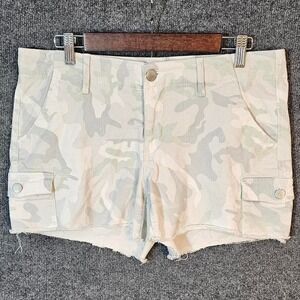 Faded Glory, light camo shorts‎